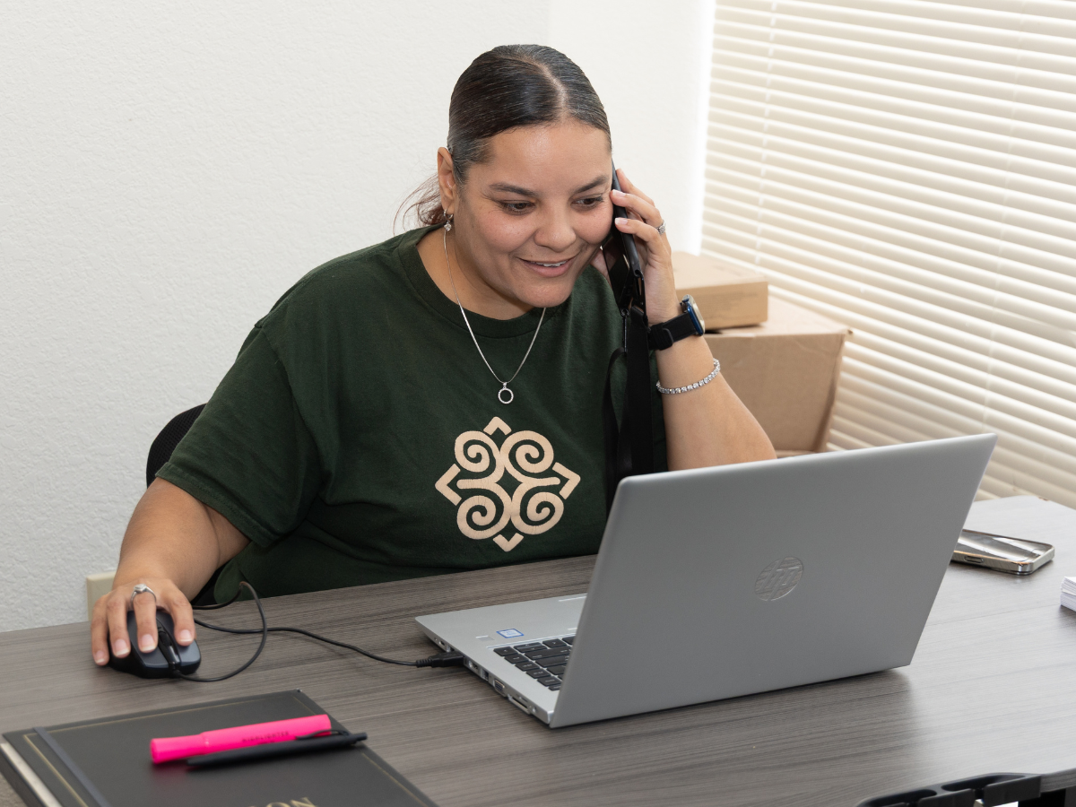 A Digital Navigator helping a caller.