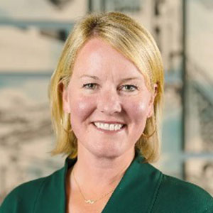 Stephanie Riesch-Knapp headshot
